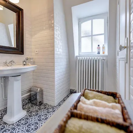 לינה וארוחת בוקר H-bnb - Les Meubles Du 1 מץ