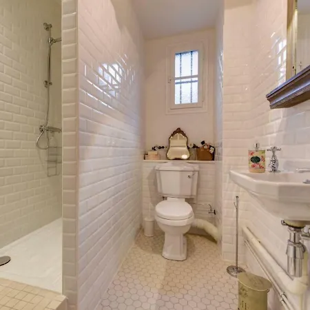 H-bnb - Les Meubles Du 1 Bed & Breakfast 3*